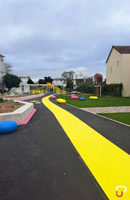 Transformer une cour bitumée en espace dynamique et coloré — Bezons (95)