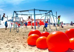 Labyrinthe de bouées — design actif Pro Urba, Calais (62) — Front de mer