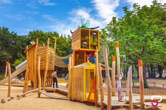 Aire de jeux ludique et accessible en matériaux recyclés — Rennes