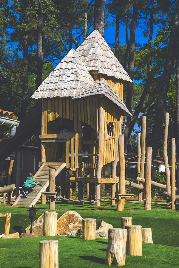 Equipements aire de jeux camping