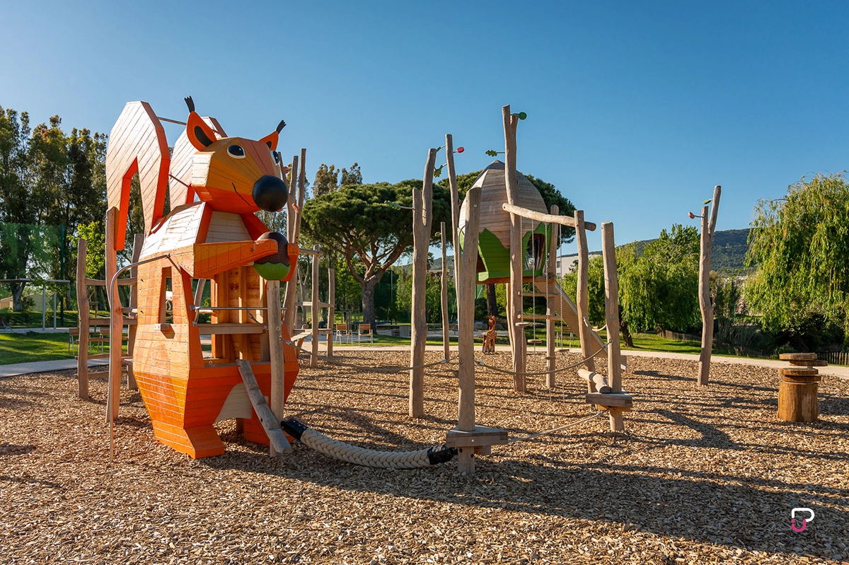 Aire de jeux pour les grands et les petits