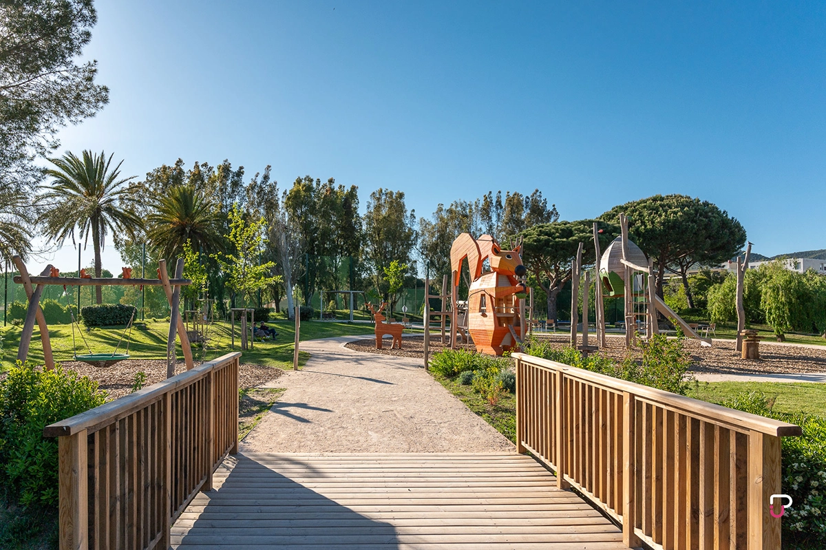 Aire de jeux pour les grands et les petits